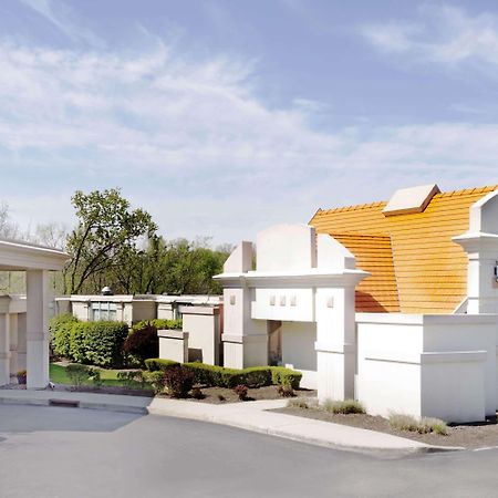 Howard Johnson By Wyndham Newburgh Buitenkant foto
