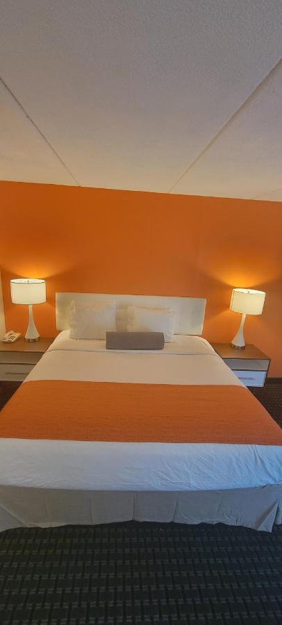 Howard Johnson By Wyndham Newburgh Buitenkant foto