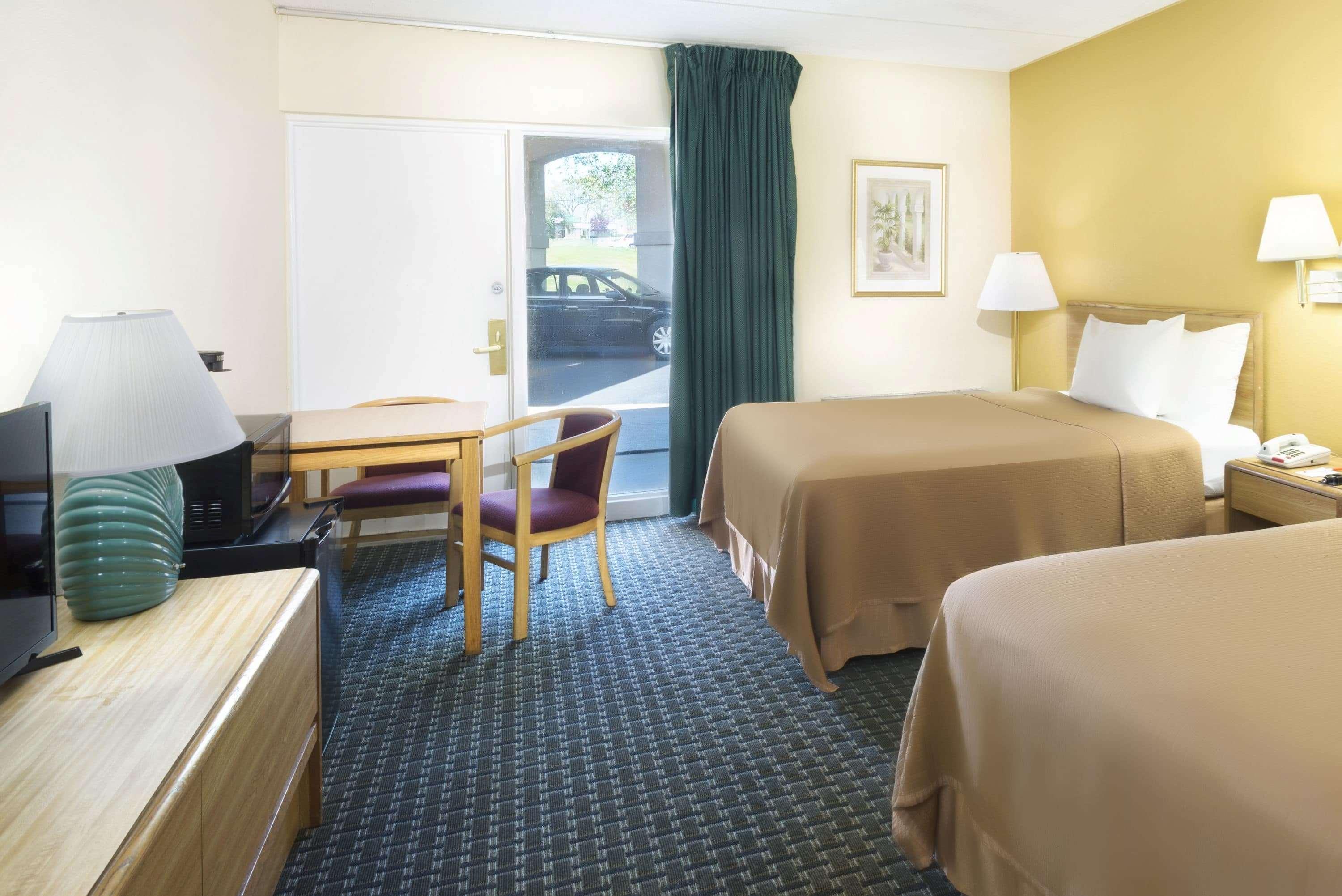 Howard Johnson By Wyndham Newburgh Buitenkant foto