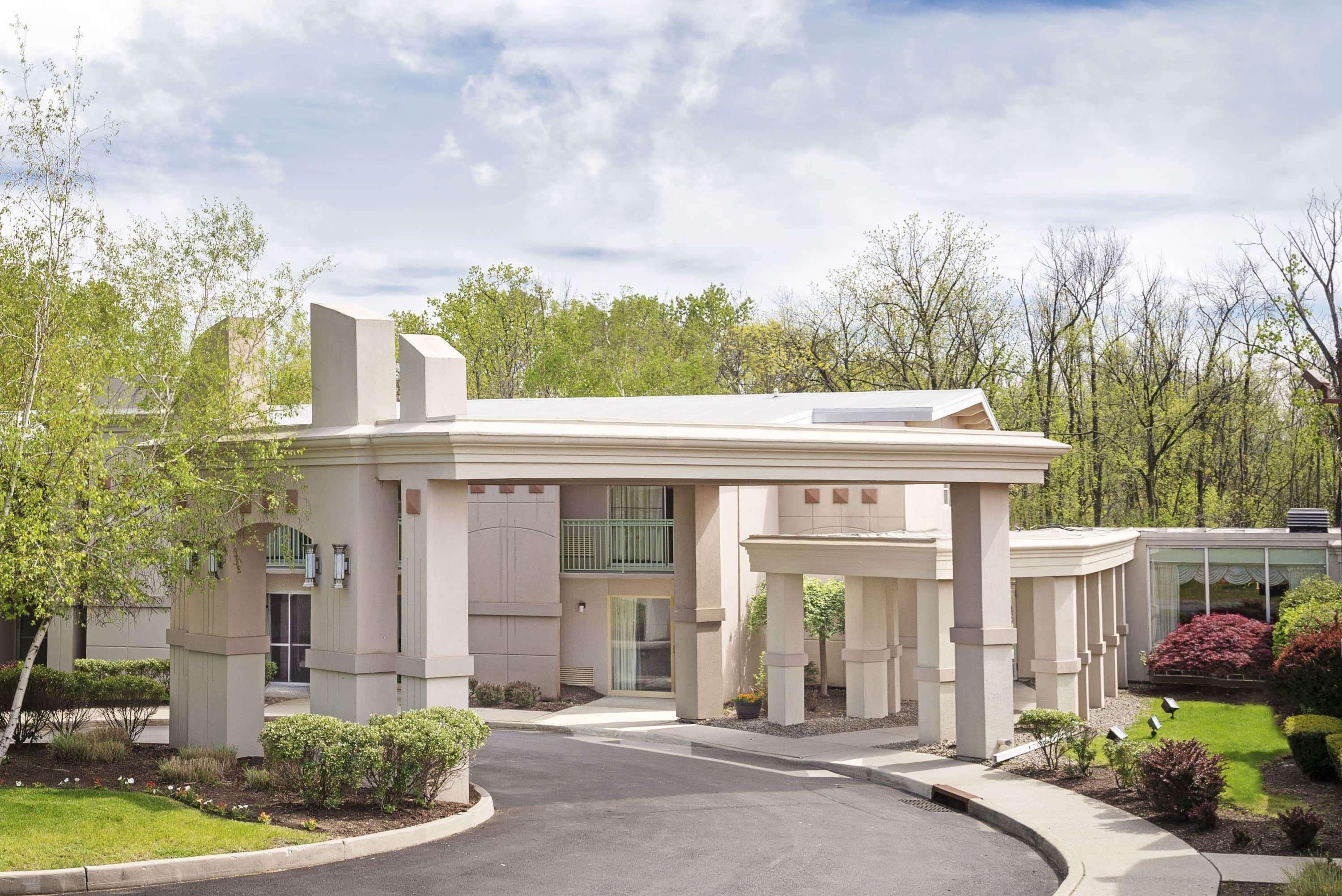 Howard Johnson By Wyndham Newburgh Buitenkant foto