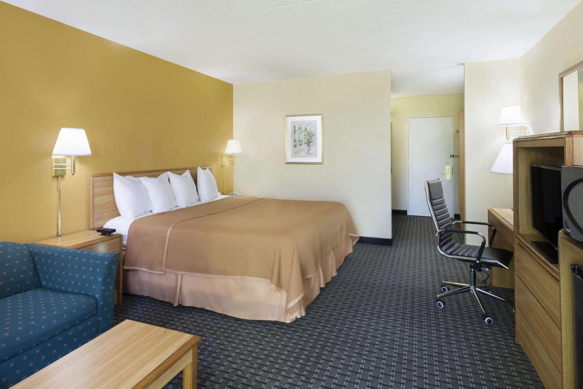 Howard Johnson By Wyndham Newburgh Buitenkant foto