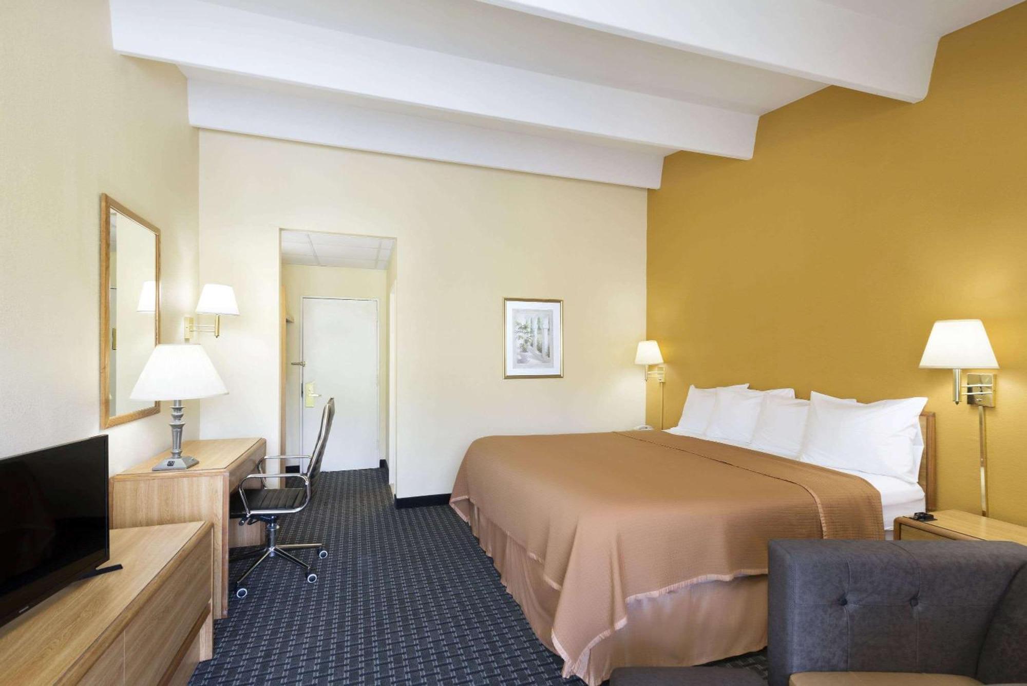 Howard Johnson By Wyndham Newburgh Buitenkant foto