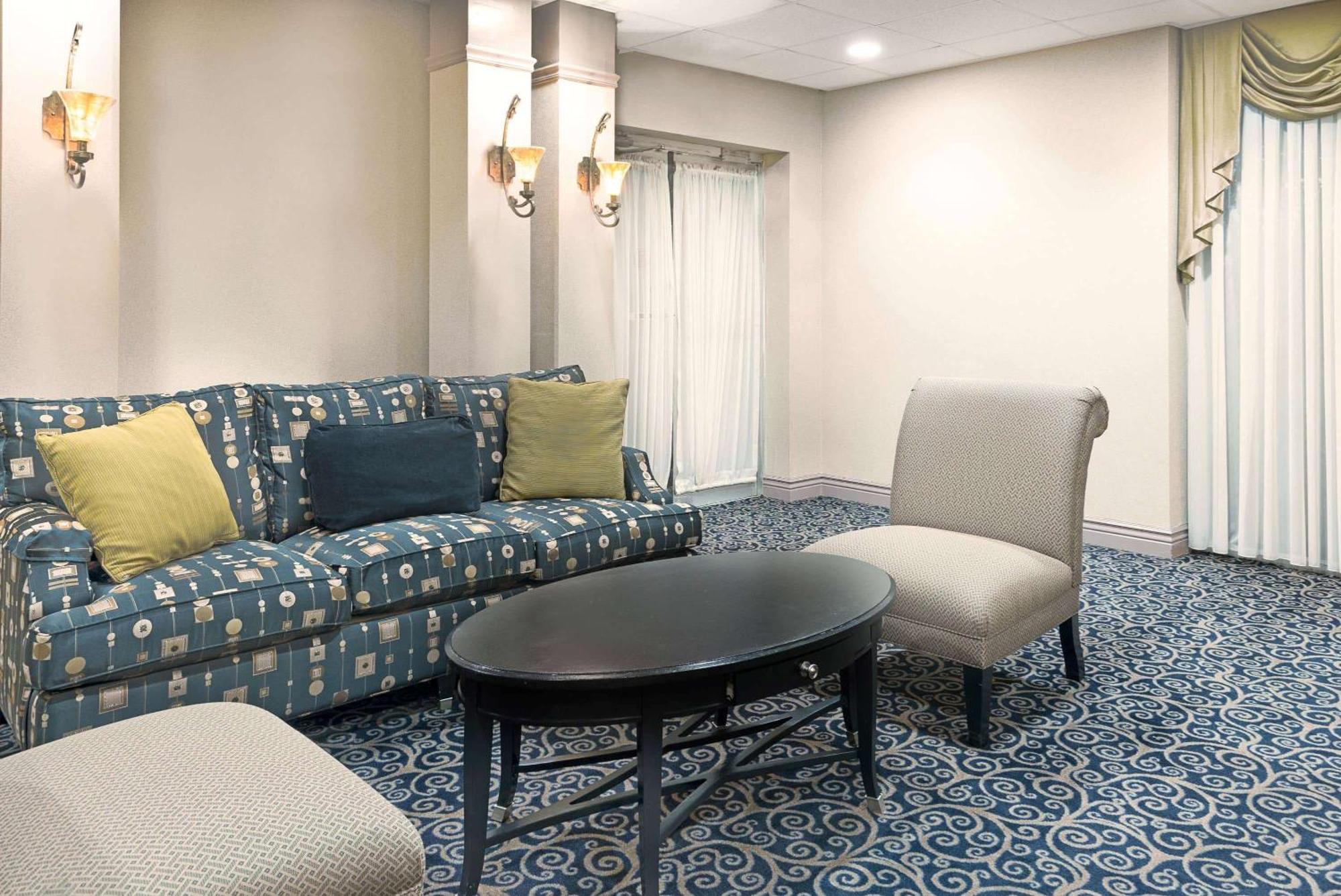 Howard Johnson By Wyndham Newburgh Buitenkant foto