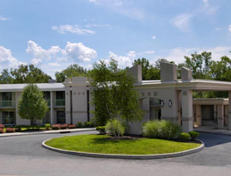 Howard Johnson By Wyndham Newburgh Buitenkant foto