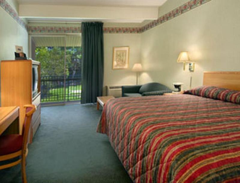 Howard Johnson By Wyndham Newburgh Buitenkant foto